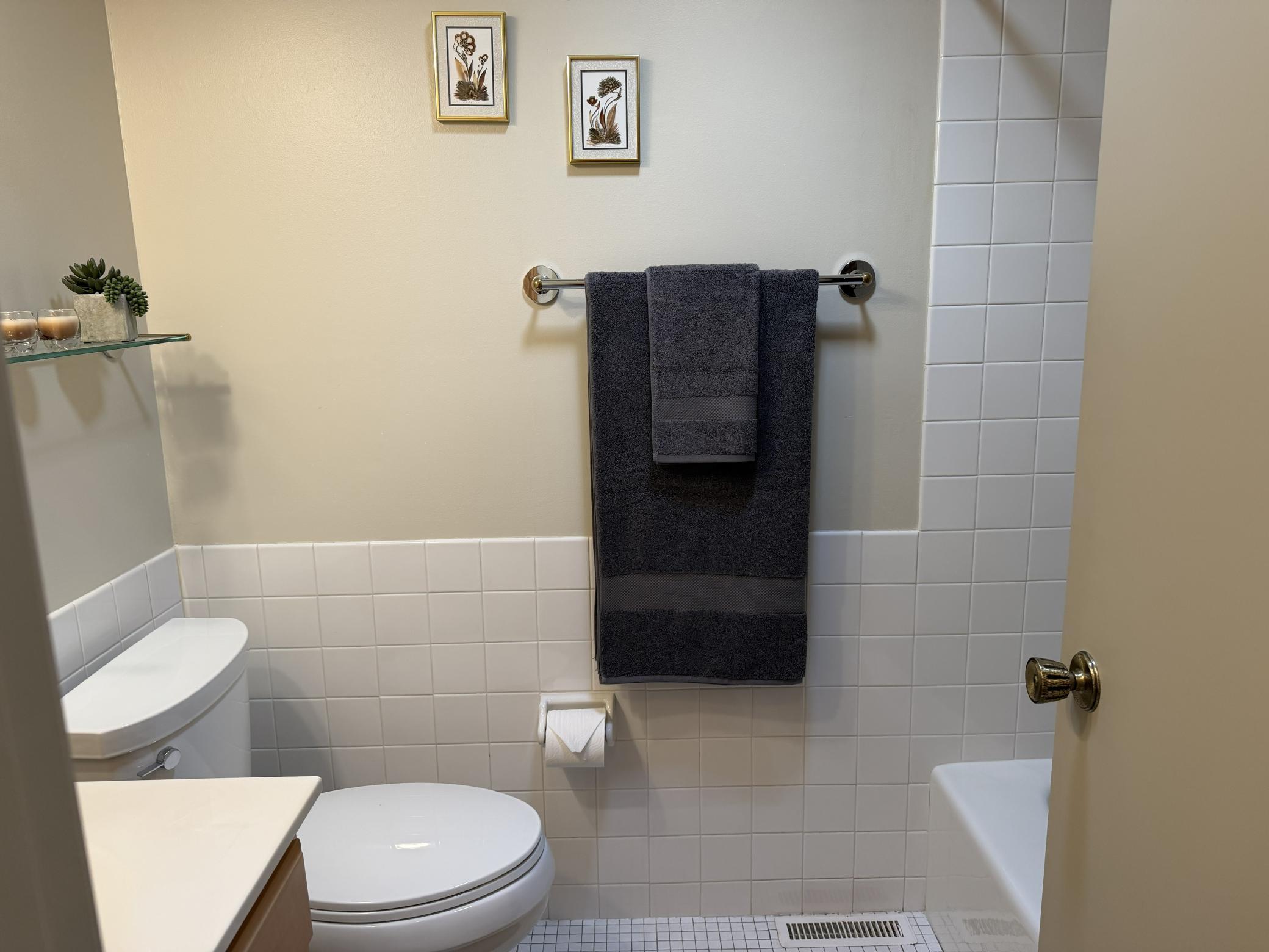 Main bath.jpg