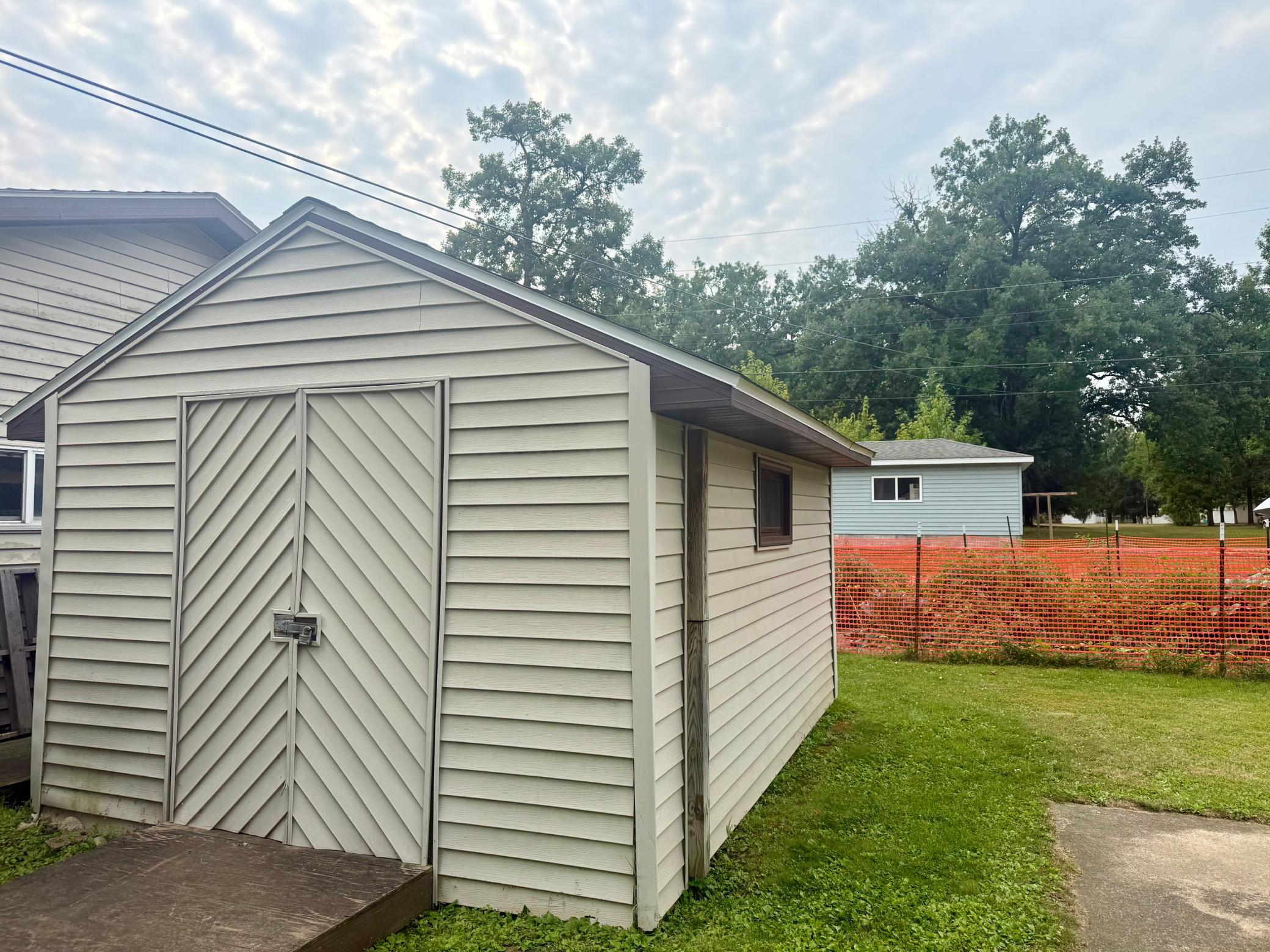 Garden shed included!