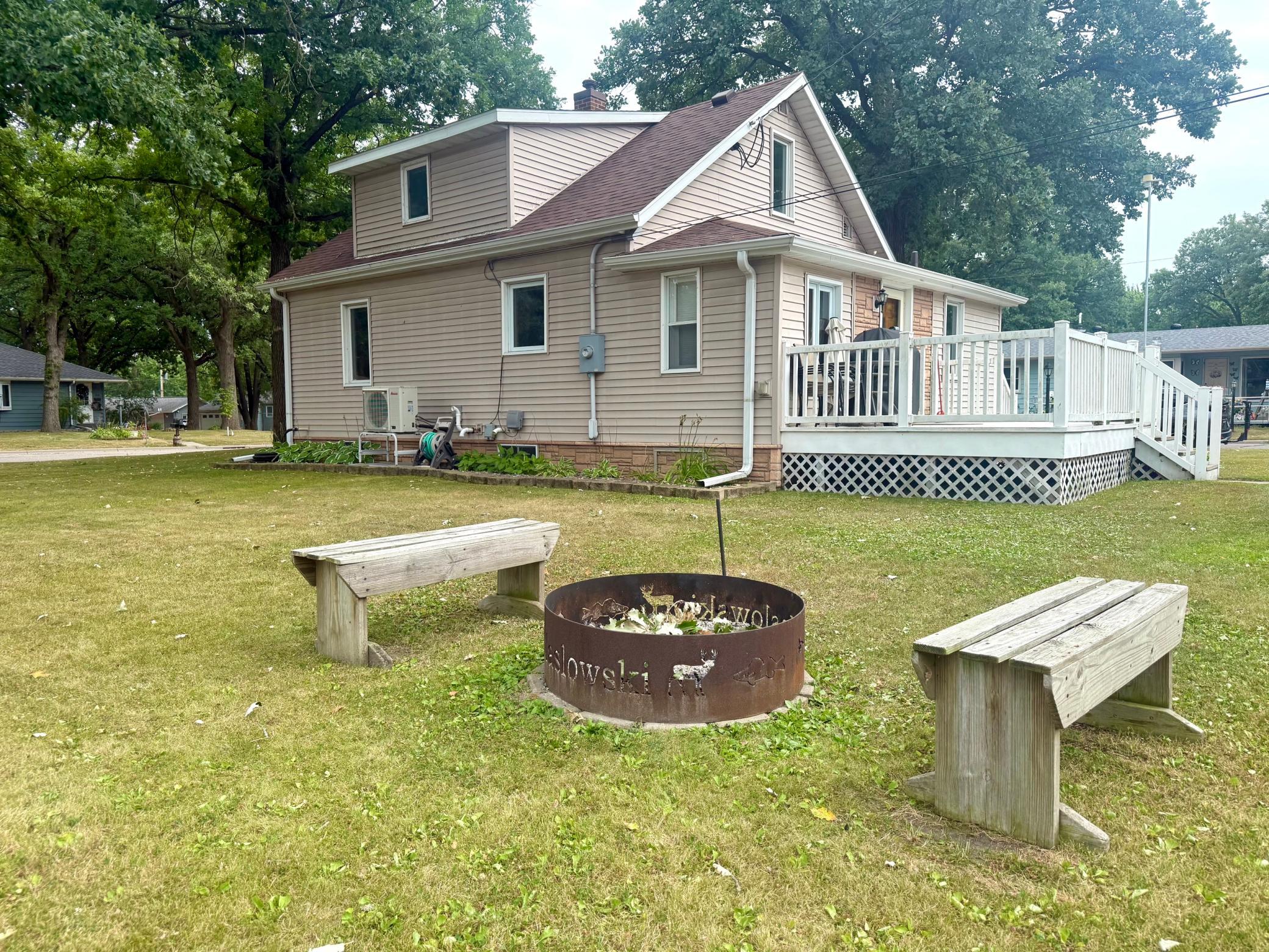 4-Firepit area near back deck.jpeg