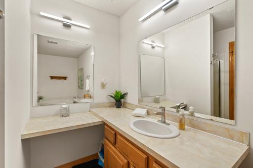 Duel entry Ensuite 2.jpg