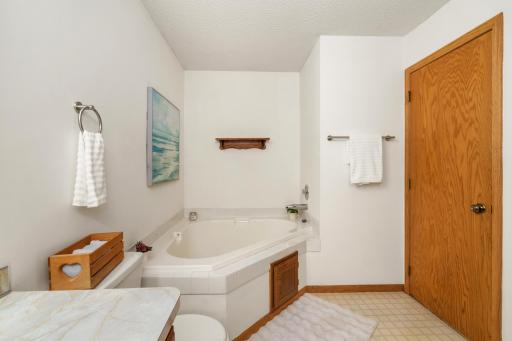 Duel entry Ensuite 1.jpg