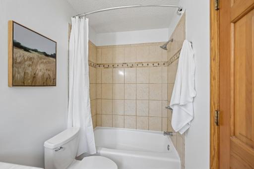 24-web-or-mls-49th Ave-S2008-039.jpg