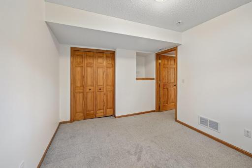 30-web-or-mls-49th Ave-S2008-049.jpg