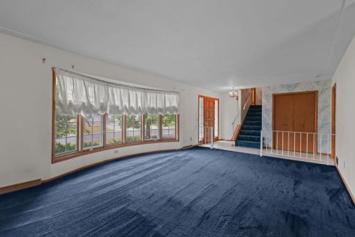 Spacious Living Room Filled with Natural Light- Bring your ideas!