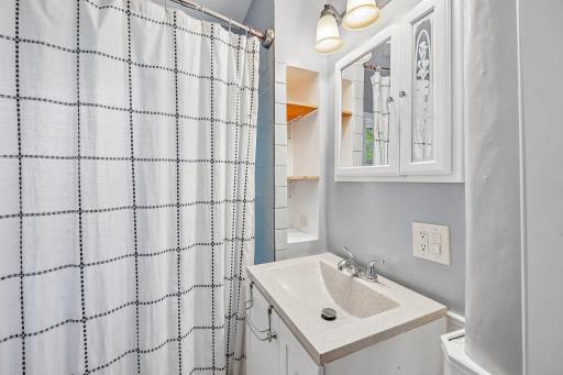 2229 Oak Hill Place, North Saint Paul, MN 55109