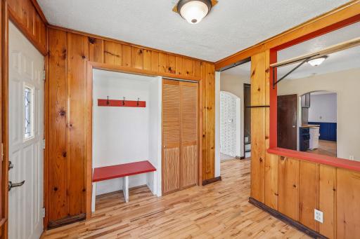 2229 Oak Hill Place, North Saint Paul, MN 55109