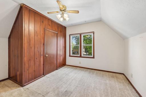 2229 Oak Hill Place, North Saint Paul, MN 55109