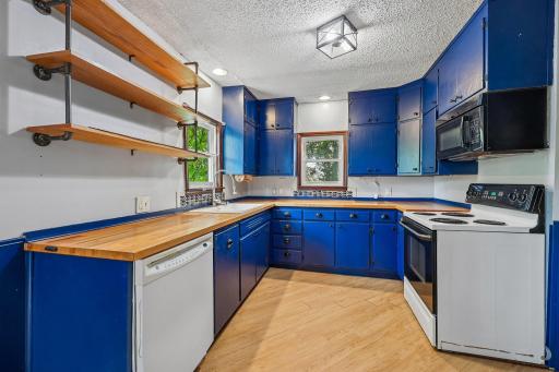 2229 Oak Hill Place, North Saint Paul, MN 55109