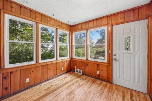 2229 Oak Hill Place, North Saint Paul, MN 55109