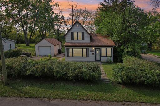 2229 Oak Hill Place, North Saint Paul, MN 55109