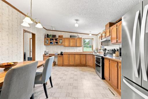 Kitchen & Dining