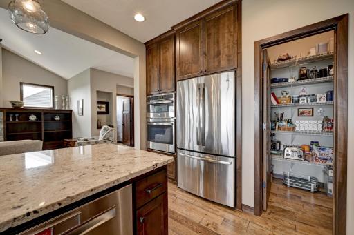 Stainless steel applicances & a walk-in pantry