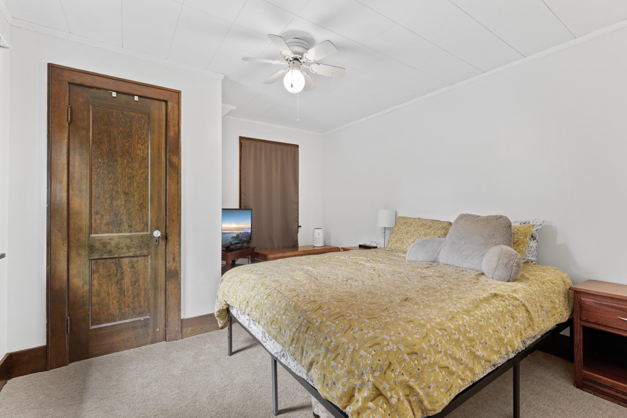 2nd bedroom