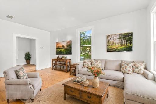 23-Ramsey-23 - Living Room - Farmhouse - 13.jpg