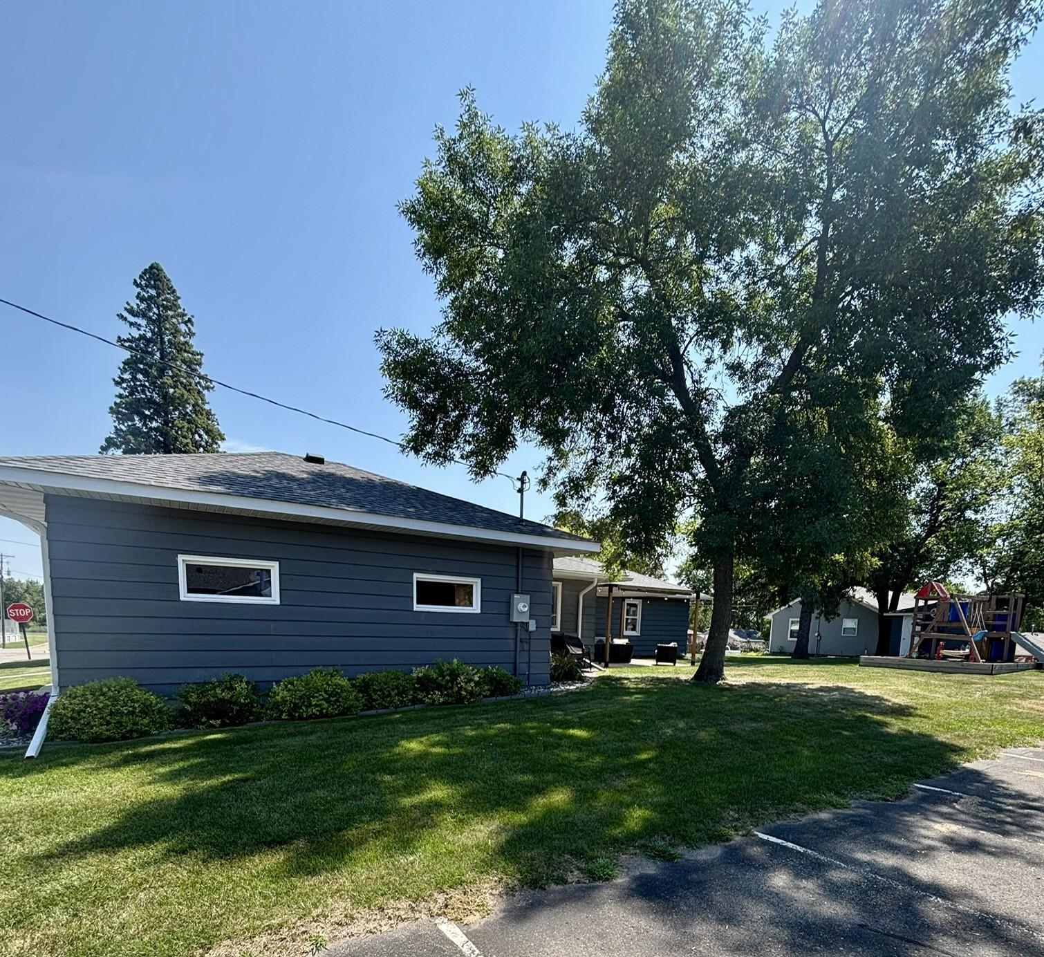 211 Cedar side-backyard.jpg