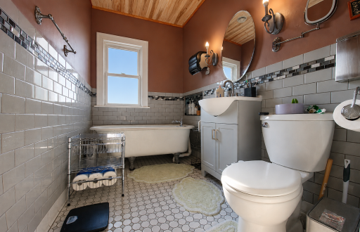 BathroomUpstairs.png