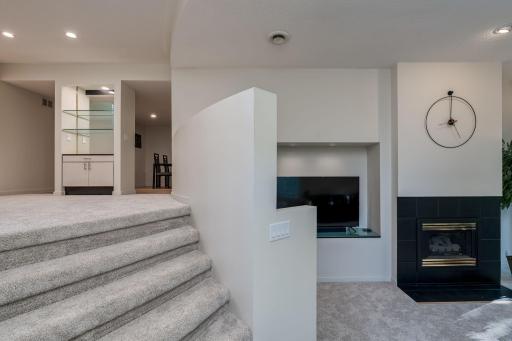 10-web-or-mls-317-meadow-woods-dr.jpg