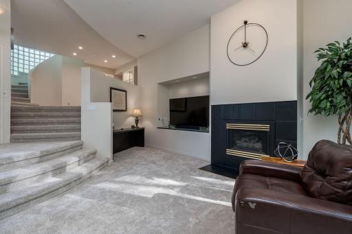 7-web-or-mls-317-meadow-woods-dr.jpg
