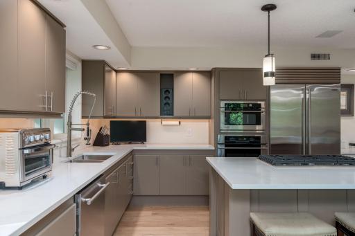 22-web-or-mls-317-meadow-woods-dr.jpg