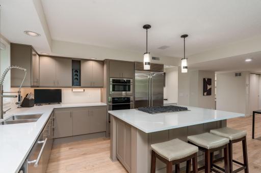 21-web-or-mls-317-meadow-woods-dr.jpg
