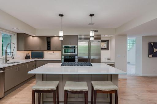 20-web-or-mls-317-meadow-woods-dr.jpg