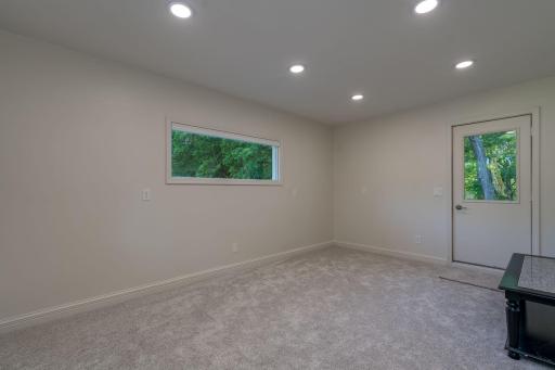 43-web-or-mls-317-meadow-woods-dr.jpg