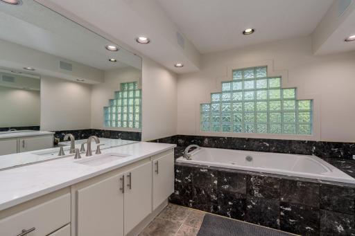 39-web-or-mls-317-meadow-woods-dr.jpg