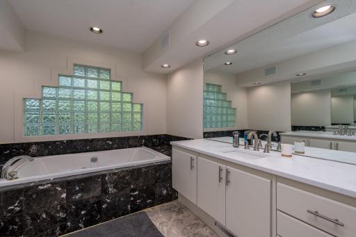 38-web-or-mls-317-meadow-woods-dr.jpg