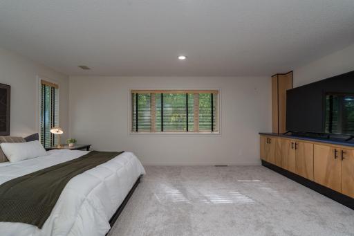 36-web-or-mls-317-meadow-woods-dr.jpg