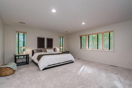 33-web-or-mls-317-meadow-woods-dr.jpg