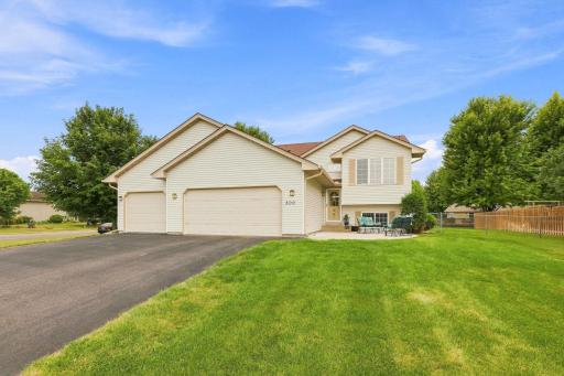 500 Maple Knoll Way NW, Saint Michael, MN 55376