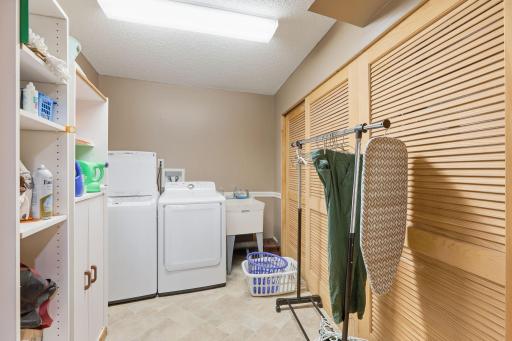 26-web-or-mls-505 Maple Knoll Way NW-2.jpg