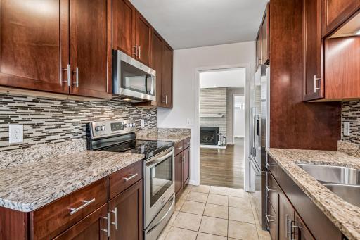 7. 5900 Queen Kitchen 2.jpg