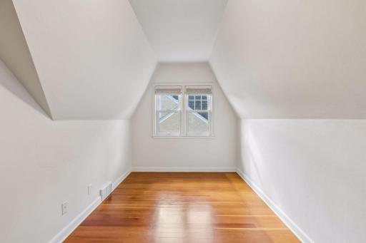 1020 Hoyt Avenue W, Saint Paul, MN 55117