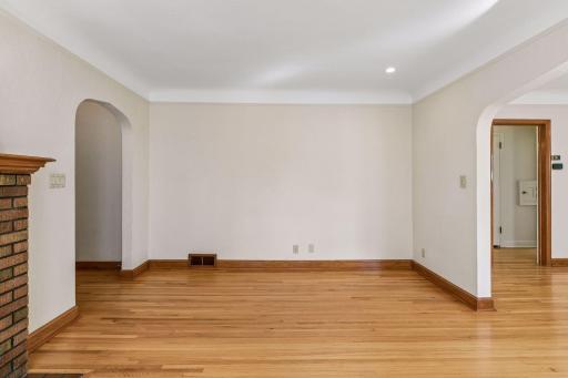 1020 Hoyt Avenue W, Saint Paul, MN 55117