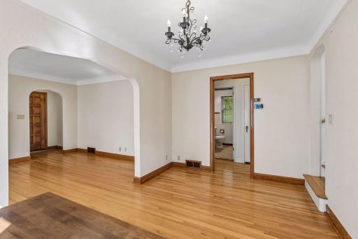Flawless hardwood floor on the main and upper levels.