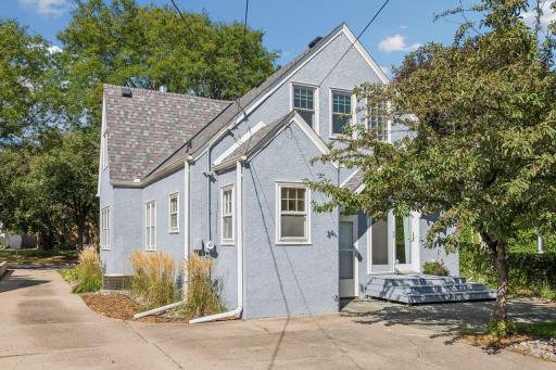 1020 Hoyt Avenue W, Saint Paul, MN 55117