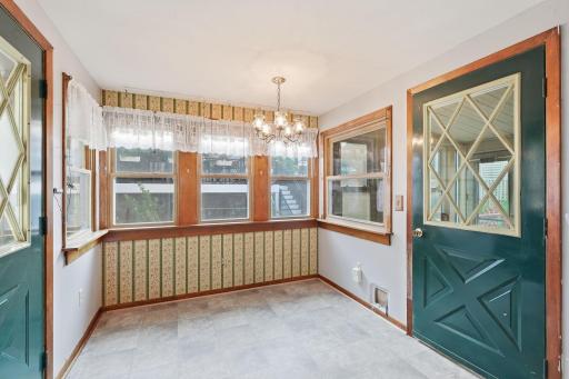 Windowed dining area or flex space off kitchen