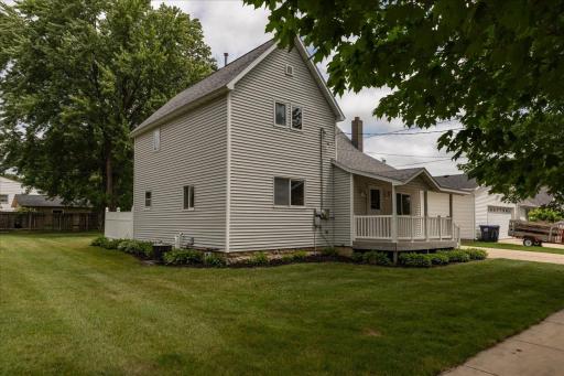 105 4th St NW, Kasson, MN 55944