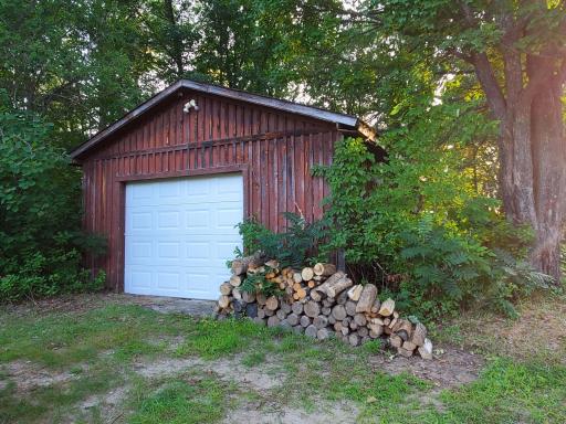 detached 1 car garage