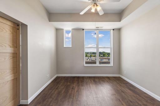 Large windows, 10 foot ceilings, and ceiling fan in the spacious primary.