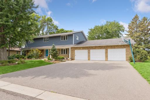 1355 Medora Road, Mendota Heights, MN 55118