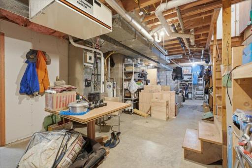Workshop in the lower level