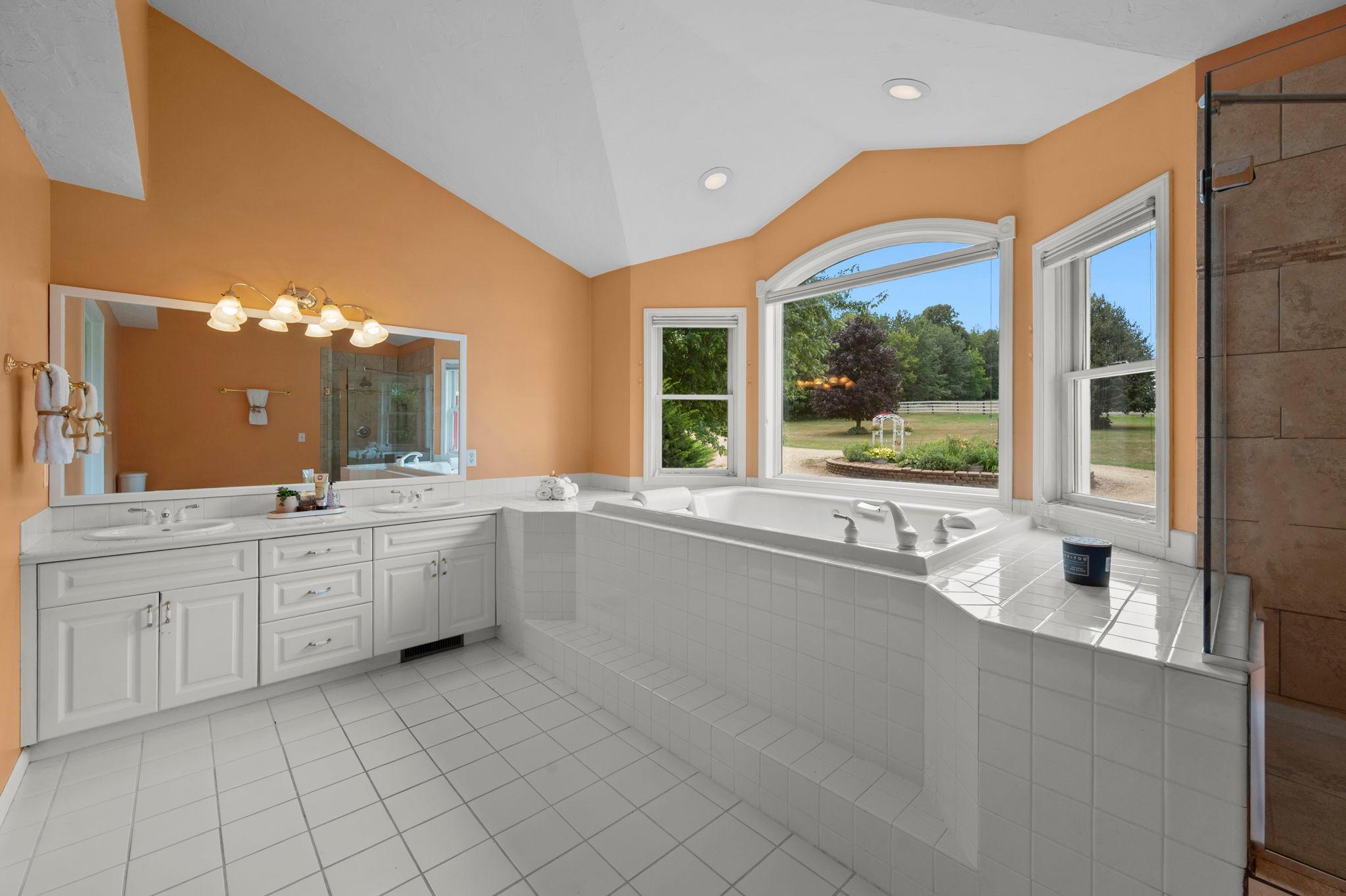89-web-or-mls-N6690 870th St-174.jpg