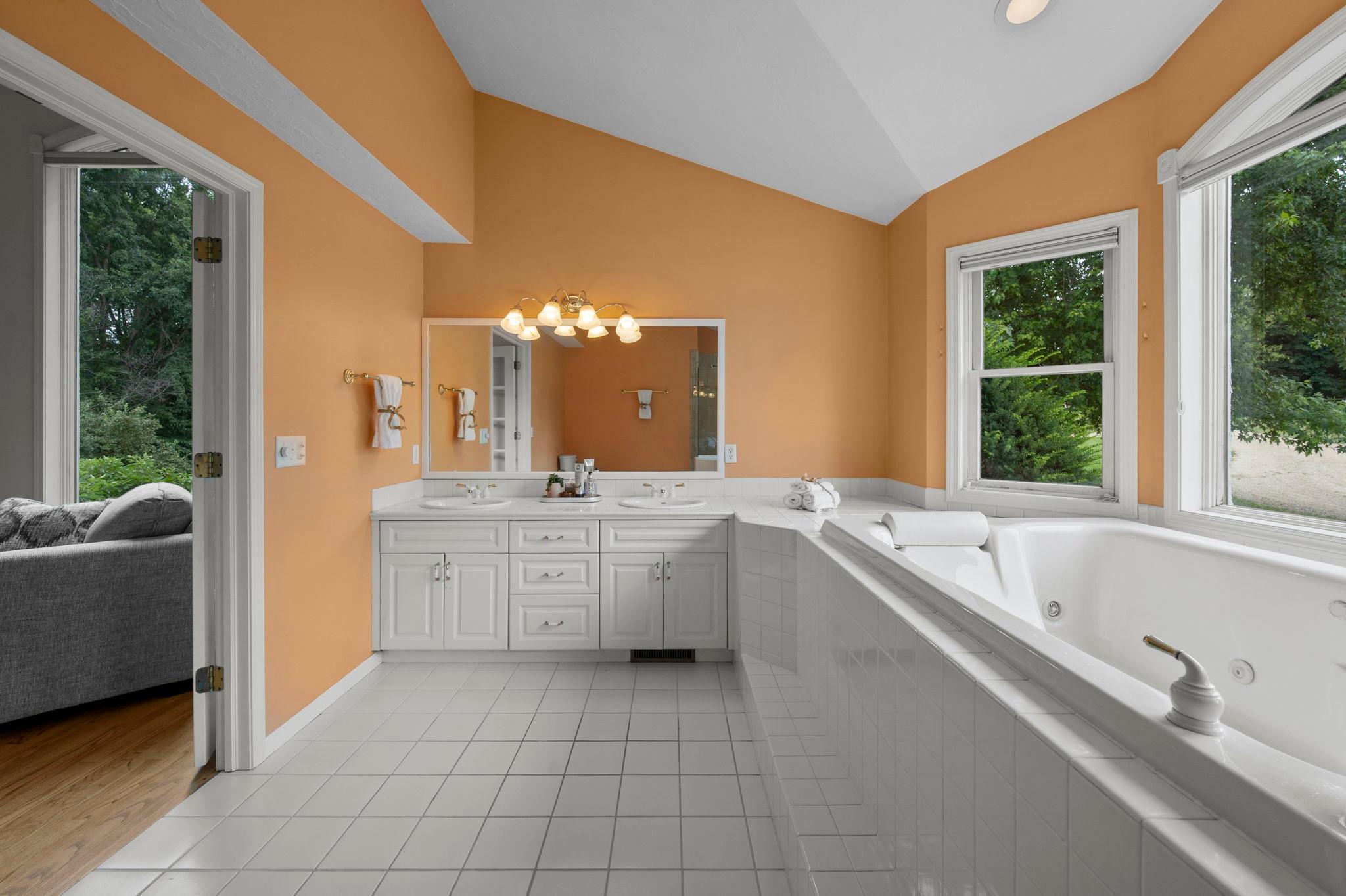90-web-or-mls-N6690 870th St-179 (2).jpg