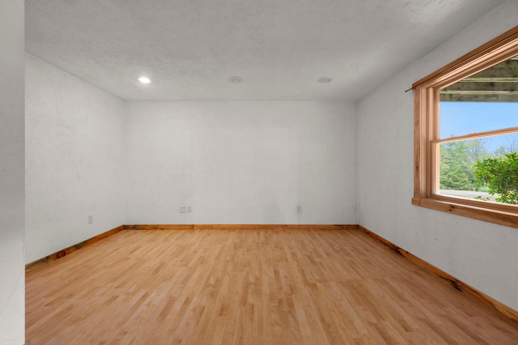 112-web-or-mls-N6690 870th St-404.jpg