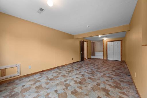118-web-or-mls-N6690 870th St-434.jpg