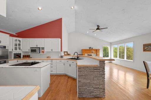 55-web-or-mls-N6690 870th St-194 (3).jpg