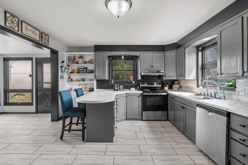 Spacious eat-in kitchen