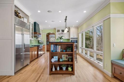 Cabinets in the kitchen go all the way to the ceiling, a nice bonus.